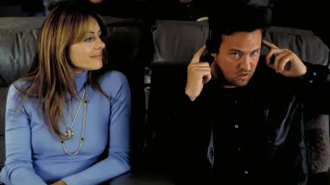 Elizabeth Hurley y Matthew Perry en 'Serving Sara' Elizabeth Hurley y Matthew Perry en 'Serving Sara'