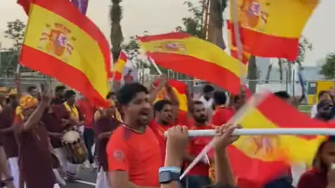 ¿Ha contratado Qatar y la FIFA aficionados falsos para animar antes de los partidos? ¿Ha contratado Qatar y la FIFA aficionados falsos para animar antes de los partidos?