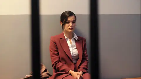 Ilgaz se ve obligado a detener a Ceylin para evitar que cometa una locura: "Tienes que confiar en mí" Ilgaz se ve obligado a detener a Ceylin para evitar que cometa una locura: "Tienes que confiar en mí"