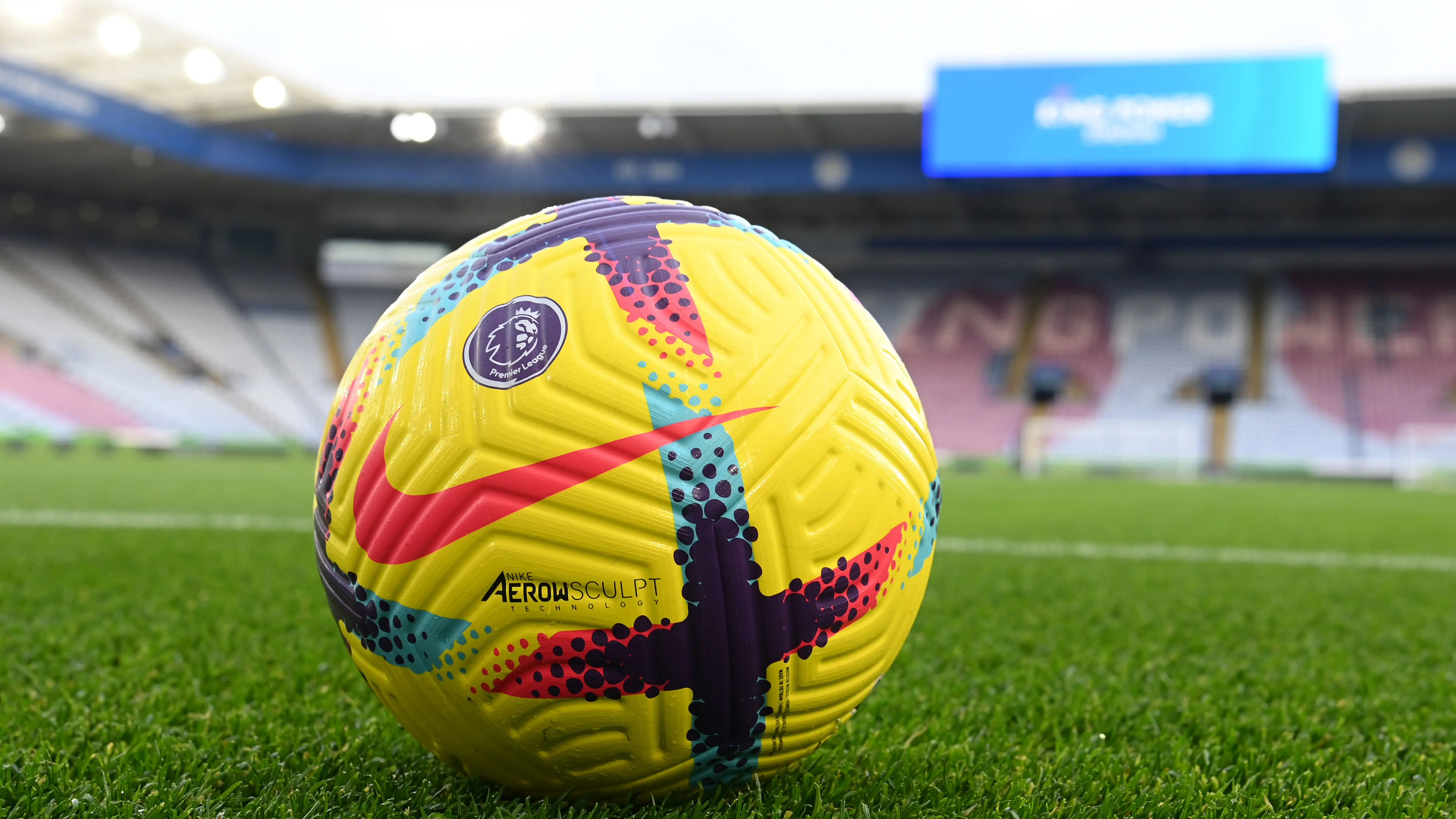 Sale a la luz que dos futbolistas del mismo equipo de la Premier League son pareja tras anunciarlo a sus compa&ntilde;eros