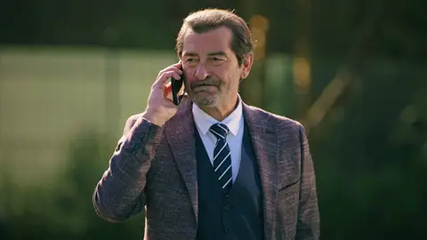 Yekta coloca las pruebas del crimen en casa de otra persona: ¿A quién busca culpar para evitar que Engin vaya a la cárcel? Yekta coloca las pruebas del crimen en casa de otra persona: ¿A quién busca culpar para evitar que Engin vaya a la cárcel?