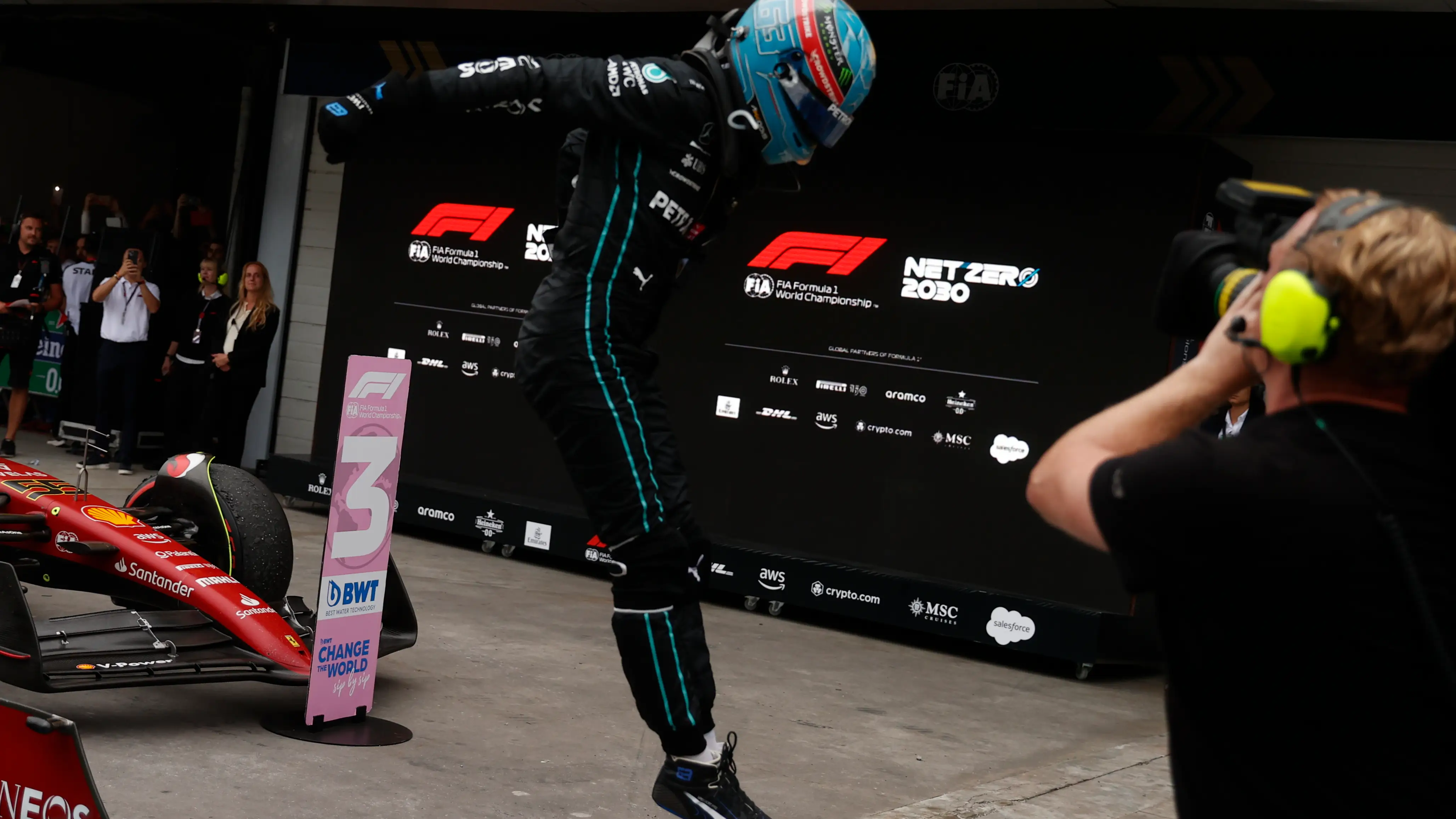 George Russell celebra en Interlagos la primera victoria de su carrera en F1 George Russell celebra en Interlagos la primera victoria de su carrera en F1