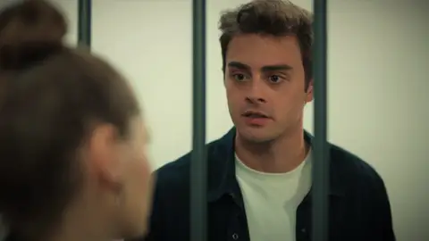 ¡Harika y Ömer, detenidos!: “¿Por qué robas?” Harika y Ömer