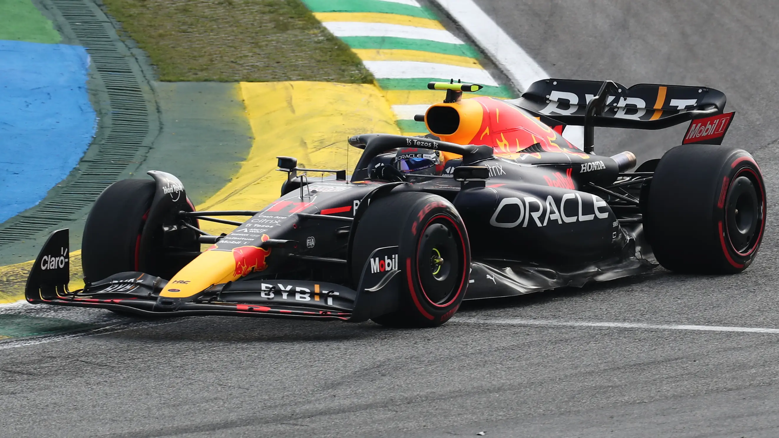 Checo Pérez, en el trazado de Interlagos Checo Pérez, en el trazado de Interlagos