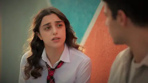 Melisa le confiesa a Kadir la peor de sus sospechas: “Quizás estás enamorado de Cemile” Melisa le confiesa a Kadir la peor de sus sospechas: “Quizás estás enamorado de Cemile”