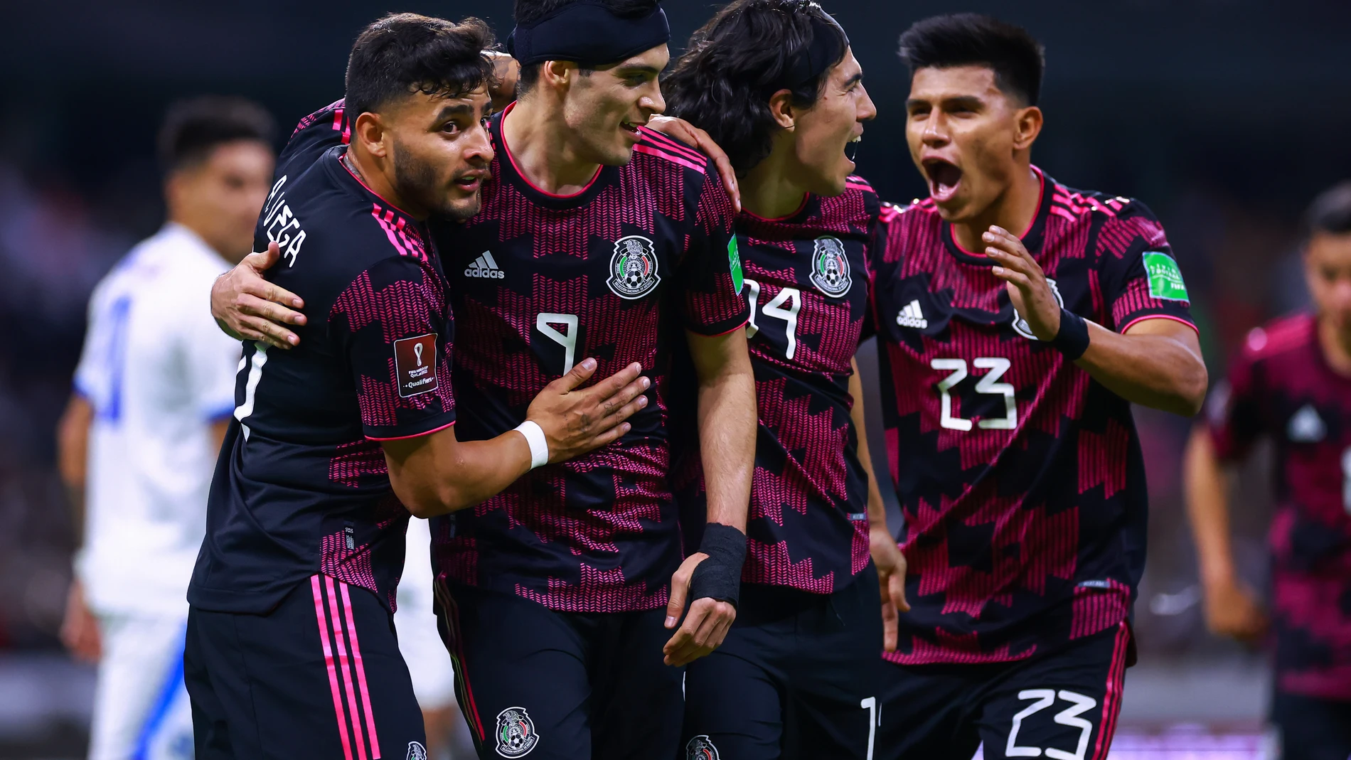 La selección de México celebrando un gol 