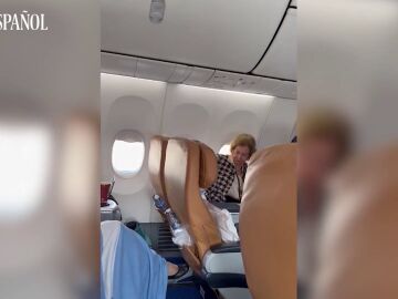 La reina Sofía en un vuelo