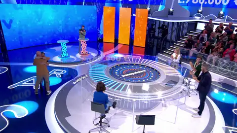 Abrazo entre Orestes y Goyo Jiménez Abrazo entre Orestes y Goyo Jiménez