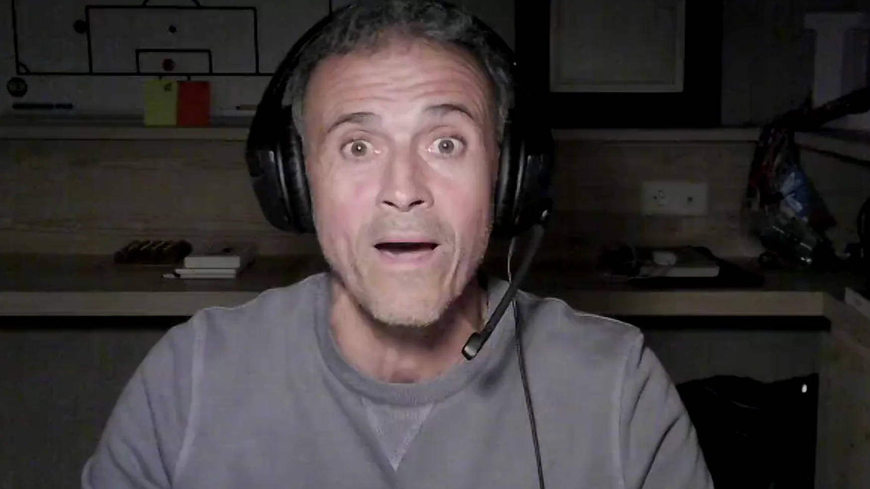 Luis Enrique se estrena como 'streamer' durante el Mundial de Qatar 2022 Luis Enrique se estrena como 'streamer' durante el Mundial de Qatar 2022