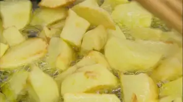 Fríe las patatas por separado