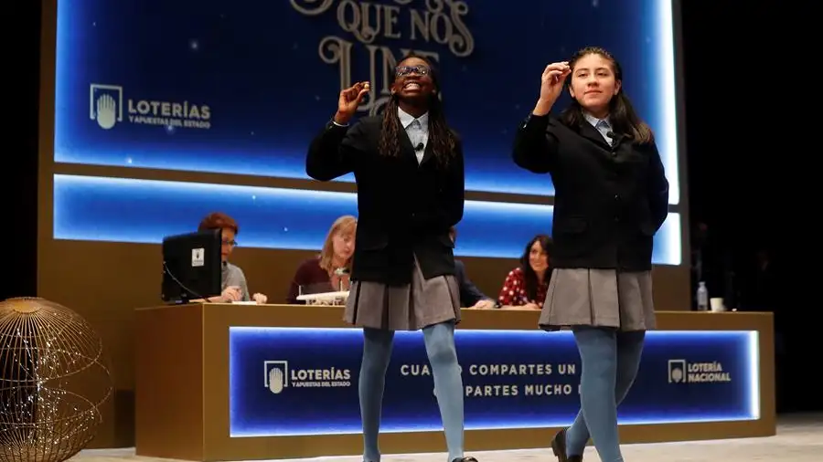 Niñas de San Ildefonso durante el sorteo de la Lotería de Navidad Niñas de San Ildefonso durante el sorteo de la Lotería de Navidad