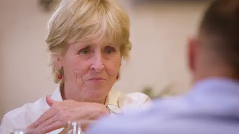 Mercedes Milá: “A mí se me fue Phil Collins del plató porque estaba Anguita que era comunista” Mercedes Milá: “A mí se me fue Phil Collins del plató porque estaba Anguita que era comunista”