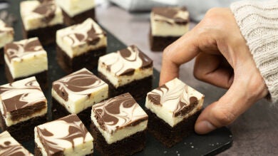 Fudge de chocolate blanco y galletas Oreo: Cómo prepararlo en 15 minutos