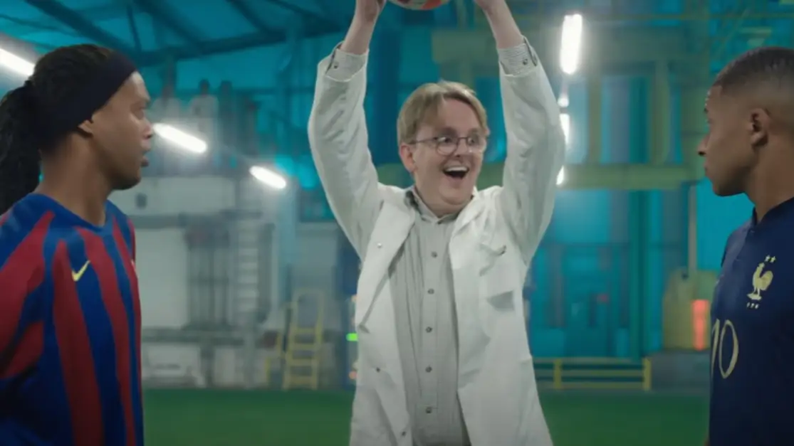 Ronaldinho vs Mbappe, en el genial spot de Nike para Qatar Ronaldinho vs Mbappe, en el genial spot de Nike para Qatar