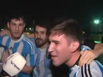 Los hinchas argentinos entonan un cántico contra Francia Los hinchas argentinos entonan un cántico contra Francia