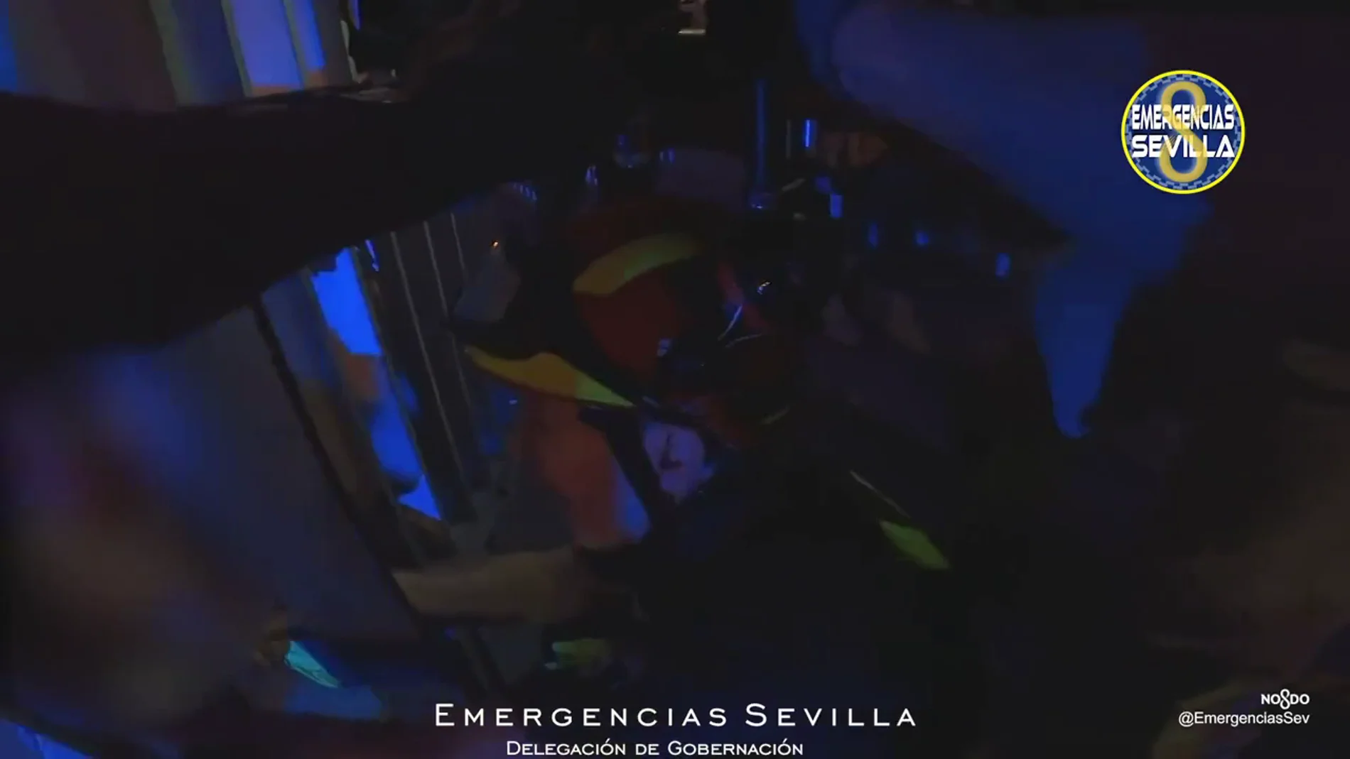 Rápida intervención de los bomberos de Sevilla para rescatar a un niño
