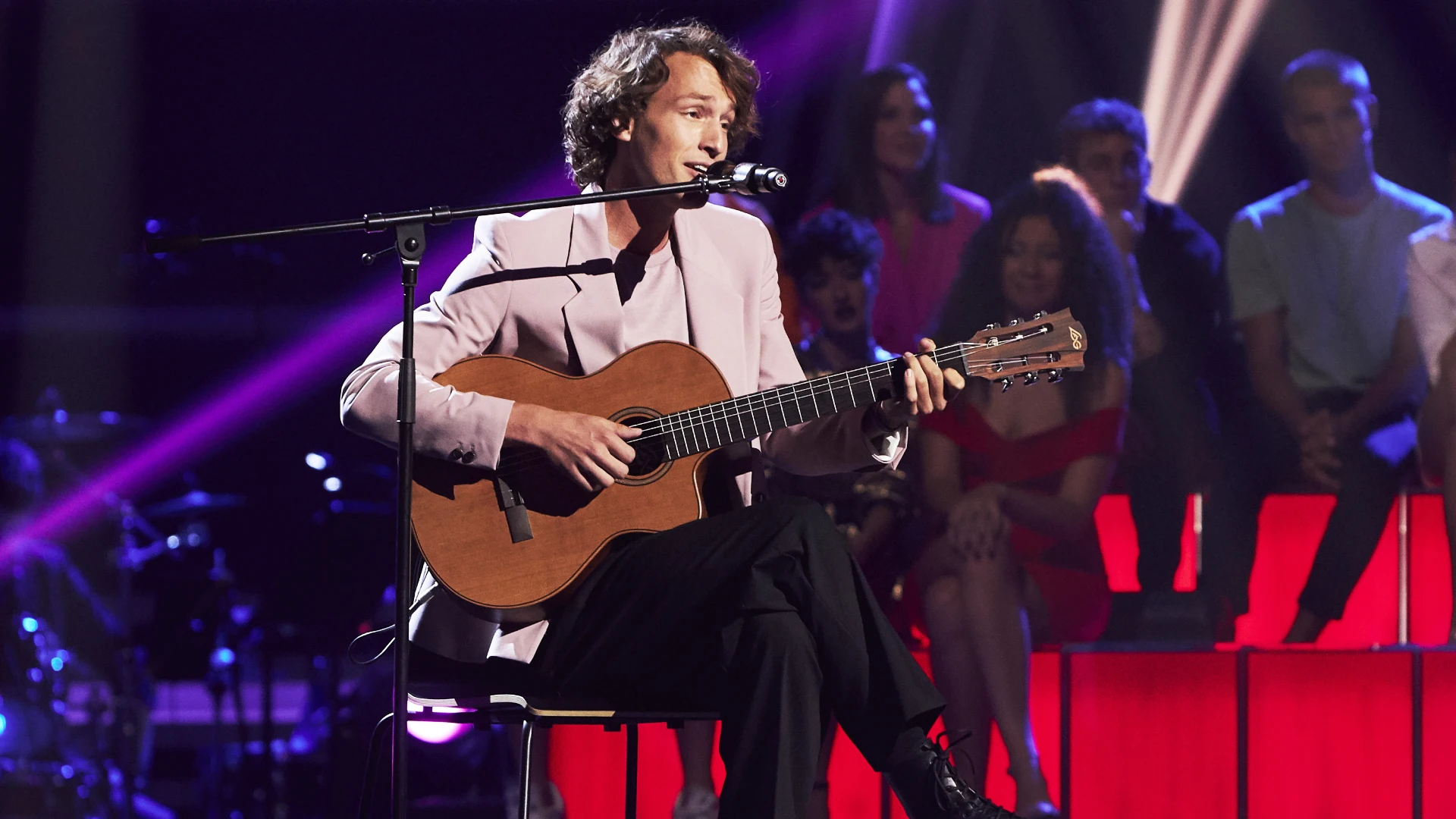 Anton Perard, puro alma y corazón cantando ‘Quelqu’un m’a dit’ en dos idiomas en ‘La Voz’ Anton Perard, puro alma y corazón cantando ‘Quelqu’un m’a dit’ en dos idiomas en ‘La Voz’