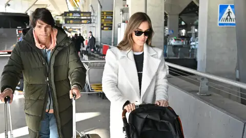 María Pombo y Pablo Castellano aterrizan en Madrid María Pombo y Pablo Castellano aterrizan en Madrid