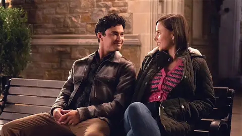 Gavin Leatherwood y Pauline Chalamet como Nico y Kimberly en 'La vida sexual de las universitarias'