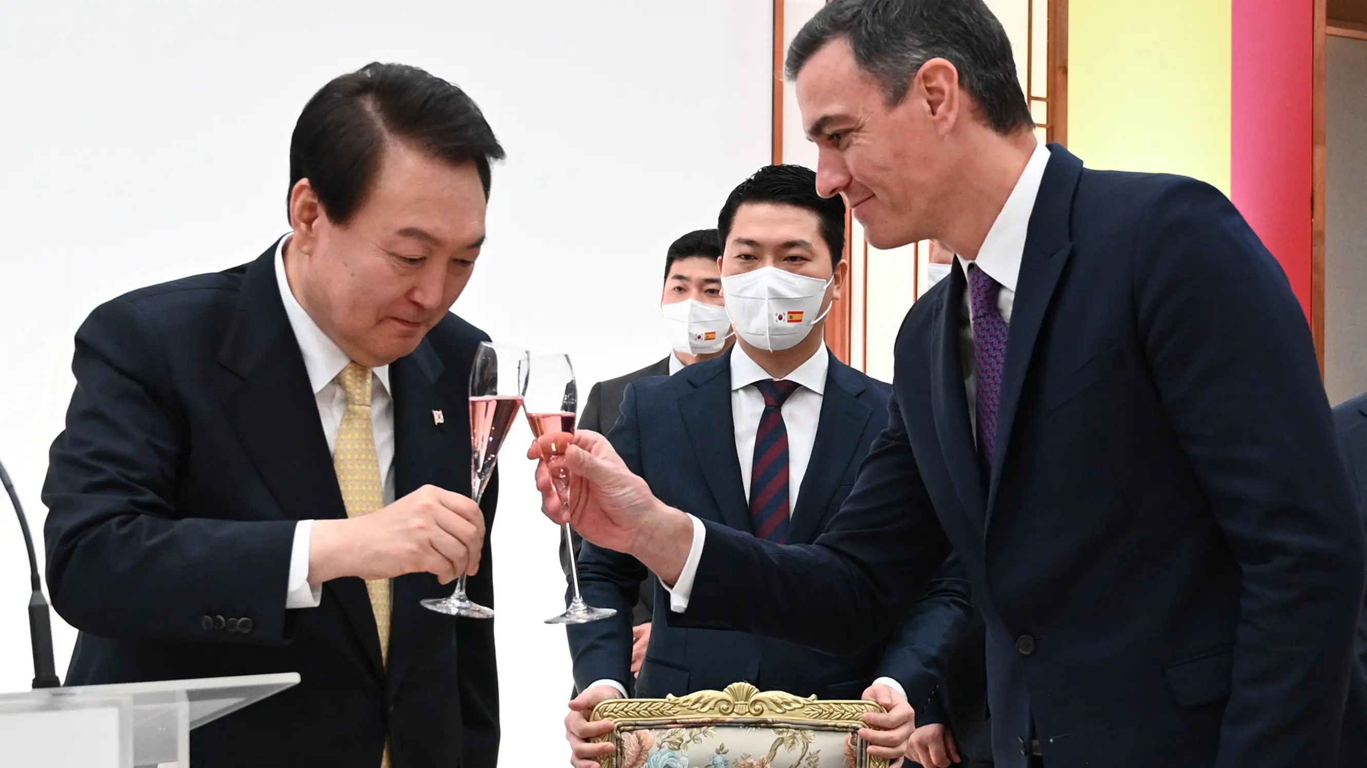 El presidente del Gobierno español, Pedro Sánchez, durante el almuerzo oficial con el presidente surcoreano, Yoon Suk-yeol El presidente del Gobierno español, Pedro Sánchez, durante el almuerzo oficial con el presidente surcoreano, Yoon Suk-yeol