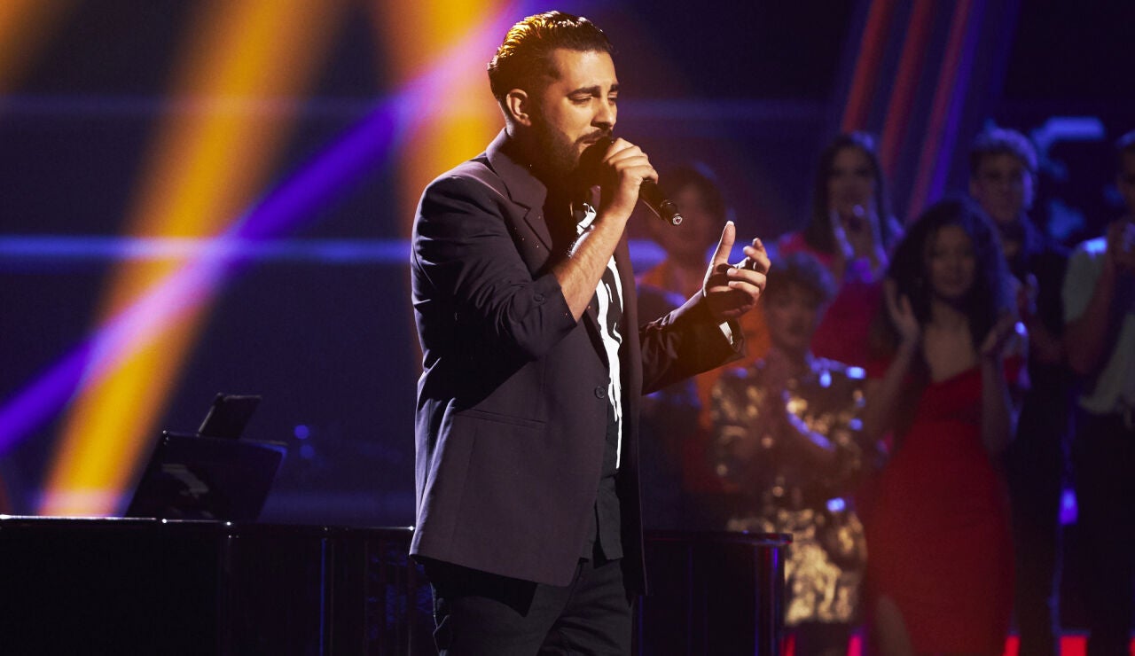 Fael Hern&aacute;ndez logra emocionar versionando de forma &uacute;nica &lsquo;Que siempre sea verano&rsquo; en &lsquo;La Voz&rsquo;