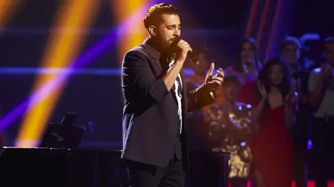 Fael Hernández logra emocionar versionando de forma única ‘Que siempre sea verano’ en ‘La Voz’ Fael Hernández logra emocionar versionando de forma única ‘Que siempre sea verano’ en ‘La Voz’