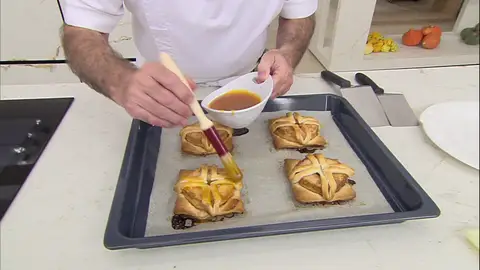 Con la ayuda de un pincel, píntalos con mermelada Con la ayuda de un pincel, píntalos con mermelada