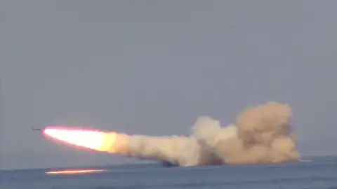 Lanzamiento de un misil Lanzamiento de un misil