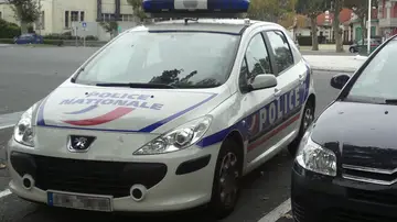 Imagen de archivo de un coche policial en Francia Imagen de archivo de un coche policial en Francia