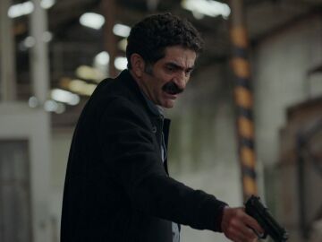El enfrentamiento entre Zafer y Çınar acaba con…¡un disparo!: ¿Habrá muerto alguno de los dos? 