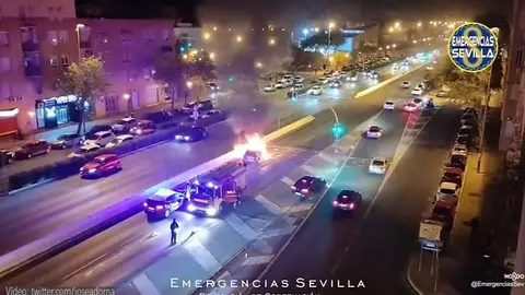 El coche del hombre que triplicaba la tasa de alcoholemia en llamas El coche del hombre que triplicaba la tasa de alcoholemia en llamas