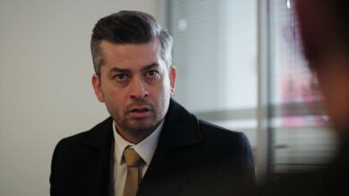 Osman se convierte en el nuevo sospechoso de la muerte de Inci después de que Yekta pusiese las pruebas del crimen en su casa
