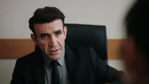 Ilgaz y Ceylin consiguen que Pars empiece a dudar de Engin: ¿Estarán más cerca de demostrar que es el asesino de Inci? Ilgaz y Ceylin consiguen que Pars empiece a dudar de Engin: ¿Estarán más cerca de demostrar que es el asesino de Inci?