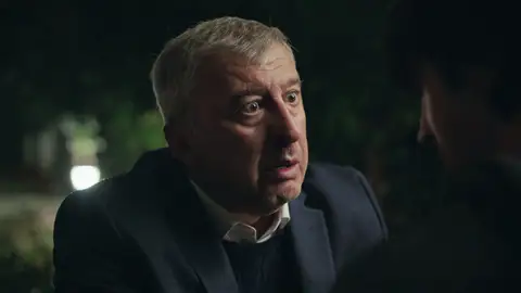 ¡Çınar, entre lágrimas, le confiesa a Metin lo que ha hecho!: "He matado al padre de Ceylin" ¡Çınar, entre lágrimas, le confiesa a Metin lo que ha hecho!: "He matado al padre de Ceylin"