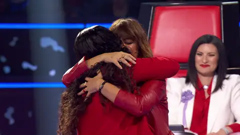 Vanesa Martín emociona a Salma, su mayor fan: “Me ha empezado a latir el corazón más fuerte” Vanesa Martín emociona a Salma, su mayor fan: “Me ha empezado a latir el corazón más fuerte”