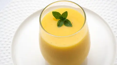 Batido de mango y plátano, "el alimento importante" de Karlos Arguiñano que te llenará de energía Batido de mango y plátano, "el alimento importante" de Karlos Arguiñano que te llenará de energía