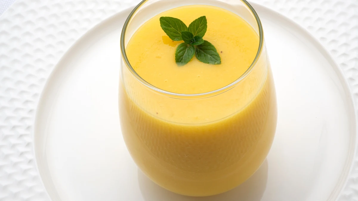 Batido de mango y plátano, "el alimento importante" de Karlos Arguiñano que te llenará de energía Batido de mango y plátano, "el alimento importante" de Karlos Arguiñano que te llenará de energía