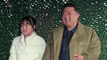 Kim Jong-un junto a una de sus hijas