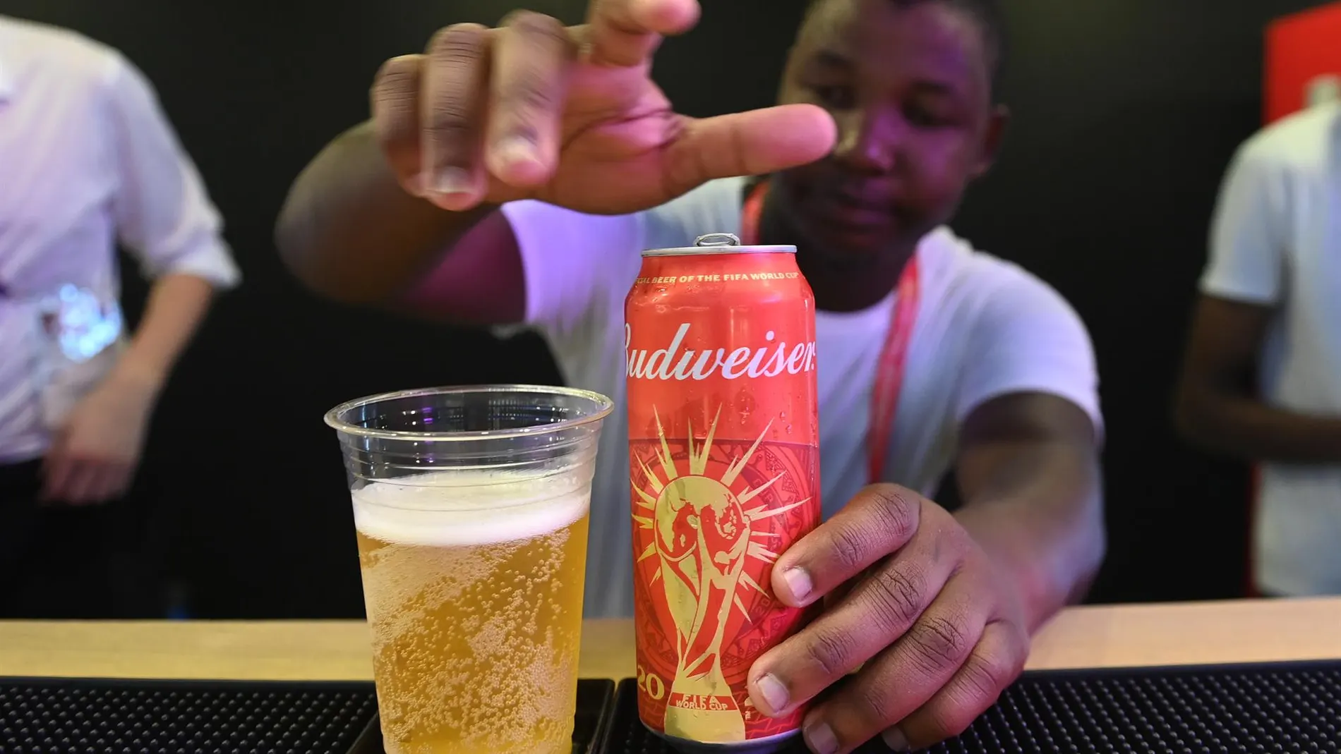Budweiser avanza qué hará con las miles de cervezas que no vender en el Mundial de Qatar