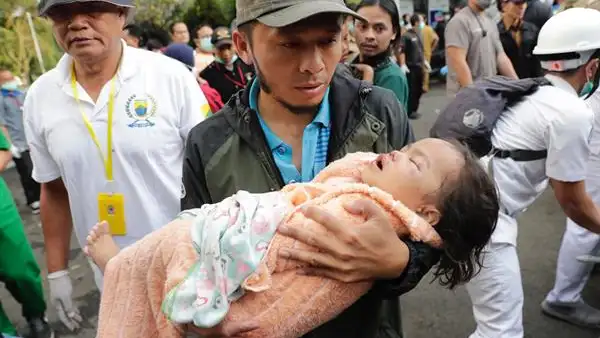 Víctimas del terremoto que ha sacudido la provincia de Java Occidental Víctimas del terremoto que ha sacudido la provincia de Java Occidental
