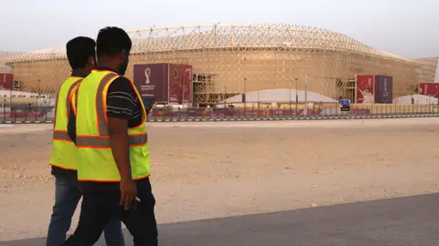 Dos obreros del Mundial de Qatar 2022 Dos obreros del Mundial de Qatar 2022