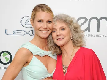 Gwyneth Paltrow y su madre Blythe Danner Gwyneth Paltrow y su madre Blythe Danner
