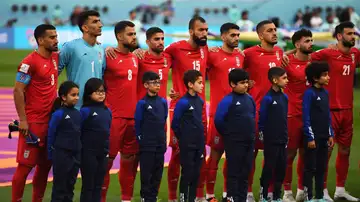 Los jugadores iraníes, durante el himno ante Inglaterra