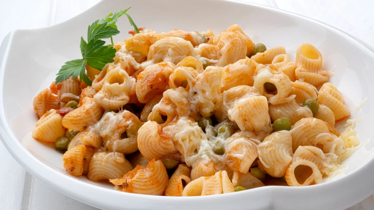 Tiburones gratinados con guisantes, de Argui&ntilde;ano: "Un plato de pasta muy completo"