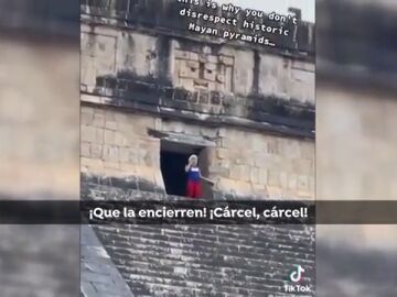 El video viral en el que increpan a una turista que subió al templo de Kulkucán, en Chichén Itzá