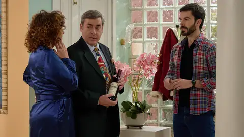 Ricardo, a punto de descubrir la infidelidad de Nieves: “¿Qué hace Samuel en nuestra habitación?” Ricardo, a punto de descubrir la infidelidad de Nieves: “¿Qué hace Samuel en nuestra habitación?”