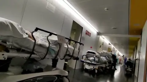 Camas en los pasillos de Urgencias Camas en los pasillos de Urgencias