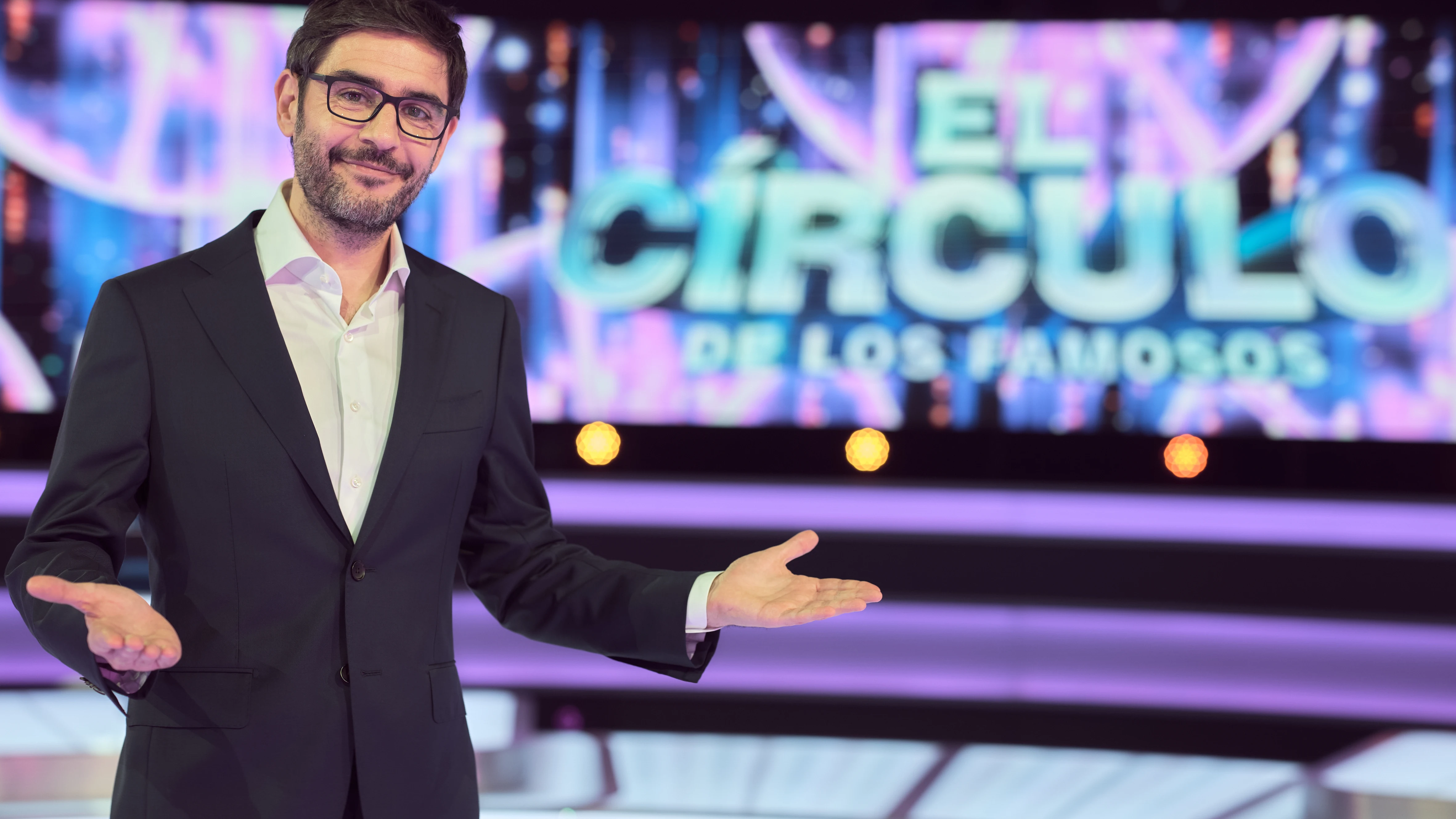 Antena 3 arranca las grabaciones de ‘El círculo de los famosos’, el nuevo concurso de éxito internacional, presentado por Juanra Bonet Antena 3 arranca las grabaciones de ‘El círculo de los famosos’, el nuevo concurso de éxito internacional, presentado por Juanra Bonet