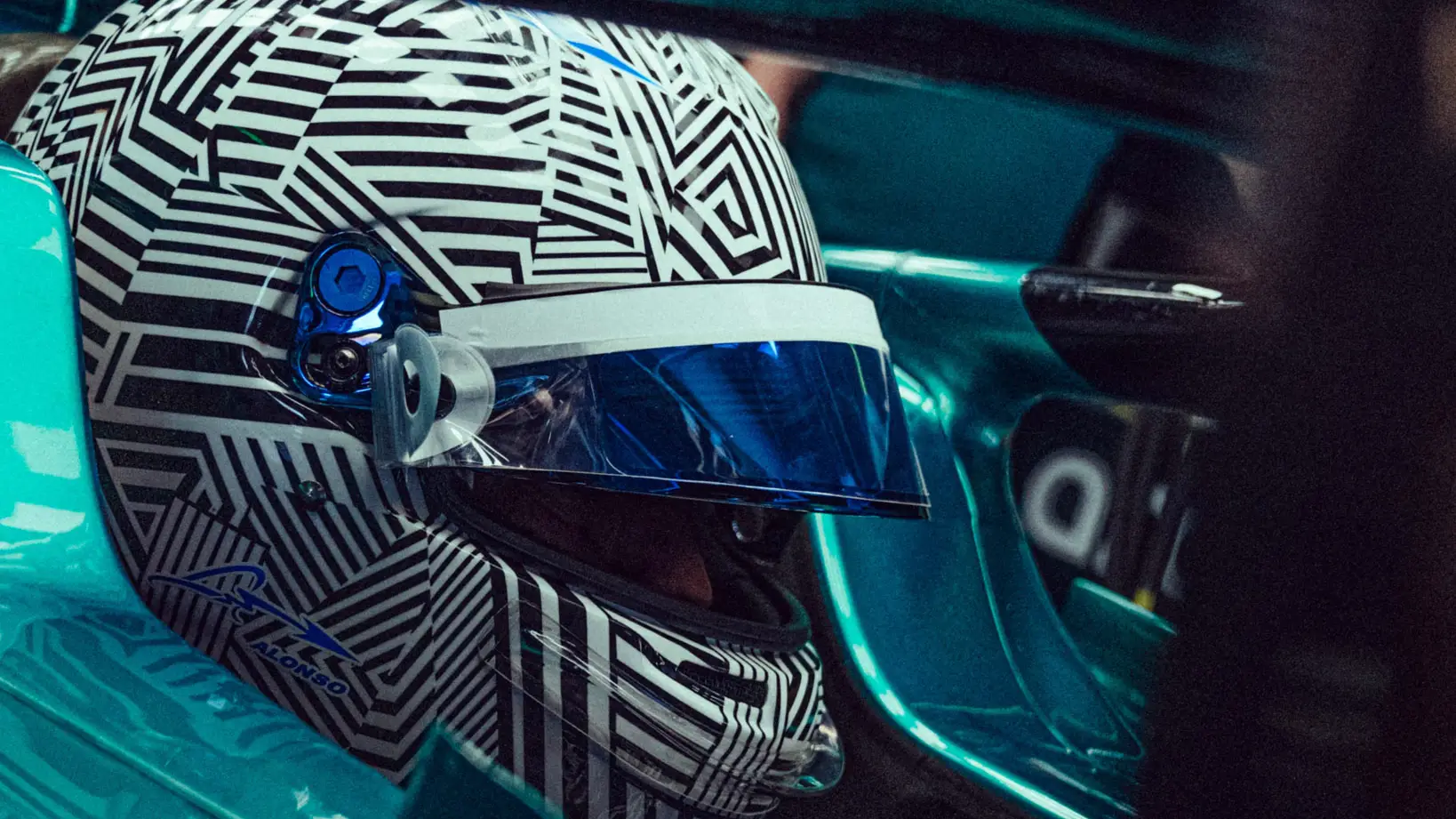 Primeras im&aacute;genes de Fernando Alonso con Aston Martin