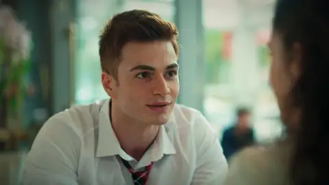 Así ha sido la primera cita Aybike y Berk como pareja: “Te voy a hacer mil veces más feliz de lo que te hice sufrir en el pasado” Así ha sido la primera cita Aybike y Berk como pareja: “Te voy a hacer mil veces más feliz de lo que te hice sufrir en el pasado”